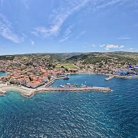 Shampier Near The * Postira